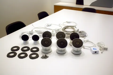 Google Nest Camera Outdoor and Indoor Complete Lot with Starling Home Hub-TESTED