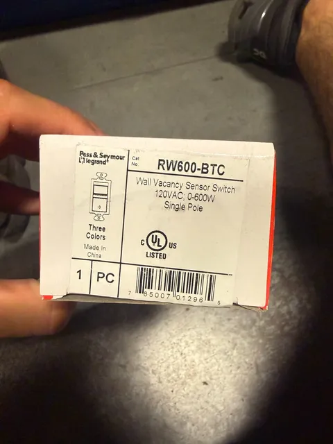 NEW PASS & SEYMOUR RW600BTC WALL VACANCY SENSOR 600W 120V PIR 2-WIRE TRI COLOR