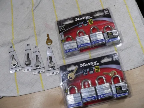 2 (4) PACKS Master Lock 3008D Outdoor Padlock with 7 ALIKE  KeyS,  1-1/2 Inch