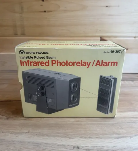 Safe House Invisible Pulsed Beam Infrared Photorelay / Alarm 49-307A Radio Shack