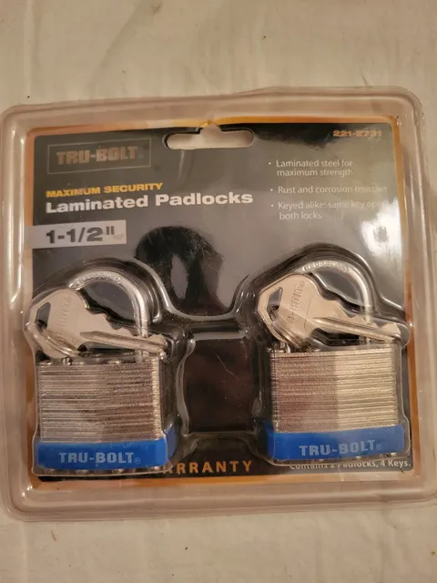 NEW Tru-bolt 2 Pack Of 1-1/2" Padlocks Keyed The Same With 4 Keys Total 221-2731
