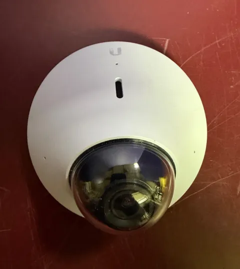 AS IS POWERS ON FOR PARTS Ubiquiti Unifi Camera G4 Dome (UVC-G4-DOME) IPX4