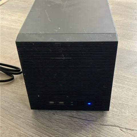 NT-4040  NUUO TITAN NVR ....Licensed for 15 cameras TURNS ON, Sold As Is