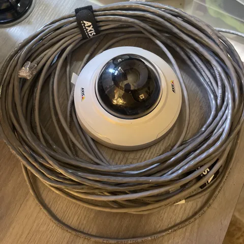 Axis M4216-LV surveillance camera dome vandal  Day Night