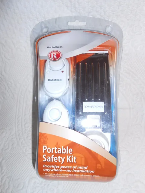 Radio Shack Portable Safety Kit Alarms Doorstop Keychain New In Package