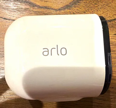 Arlo Ultra VMC5040 Wireless Wi-Fi Battery Indoor/Outdoor IP Camera White/Black