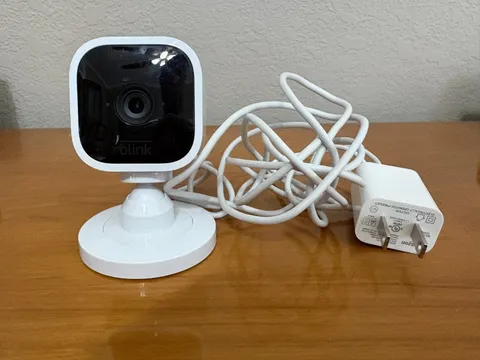 Blink BCM00300U Mini Indoor Plug-in Smart Surveillance Camera