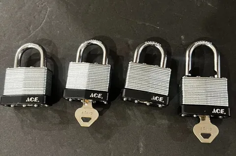 Ace Hardware Padlocks Lot of 4 Identical with 2 Keys