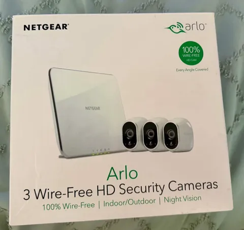 Arlo Security System with 3 HD Cameras - White- Working!