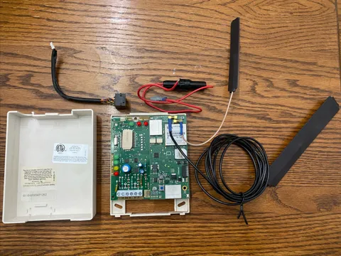 ALARM.COM CD-410-US-VZ Verizon LTE & IP Dual Path for  Concord 4