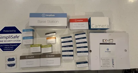 SimpliSafe SSCS2 Wireless Security System w Base Station, Siren, Camera
