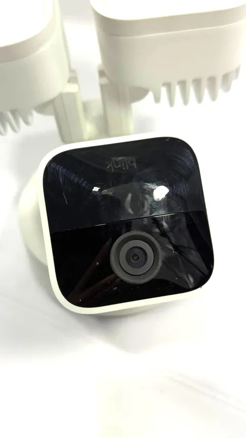 Blink Outdoor Wired 1080p Security Camera with Floodlight - White (AS-IS) B0B5VL