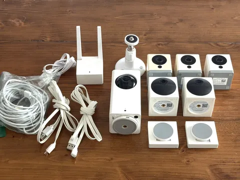 Lot of 6 Wyze Cam V2/Pan V2/Outdoor Security Cameras + Base Station 1080p