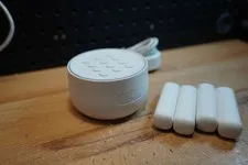 (H) Google Nest Guard A0024 + 4 Nest Detect Sensors with Power Cord