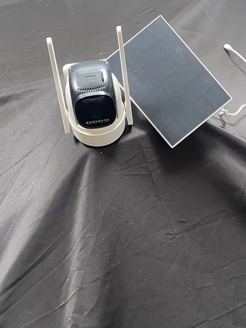 Wireless Outdoor IP Surveillance Camera with Solar Panel, Weatherproof, Wi-Fi