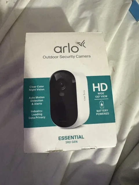 Arlo Essential 3