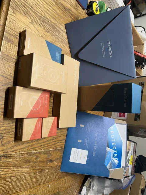 SIMPLISAFE BUNDLE | 2 SENSORS | 1 KEYPAD | YARD STICK | CAMERA DOOR | Siren|Base