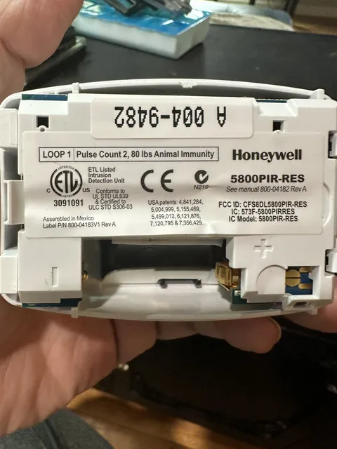 Honeywell 5800PIRRES Wireless LED Motion Sensor used - from functioning system