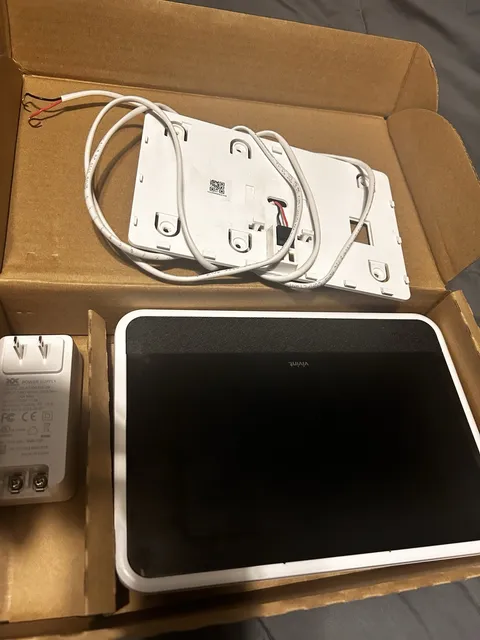 Vivint Smart Home Sky Control Panel Smart Hub VS-SH2000-C00
