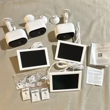 Arlo Essential Outdoor Camera 2nd Gen 3-Pack 1080p Wi-Fi Solar Night Vision