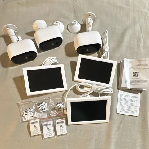 Arlo Essential Outdoor Camera 2nd Gen 3-Pack 1080p Wi-Fi Solar Night Vision
