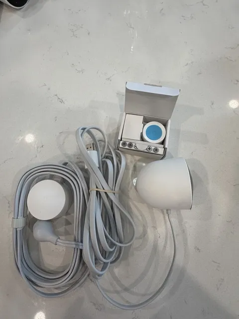 Google Nest Cam Outdoor Security Cam Wi-Fi Wired 1080P NC2100ES w/ Magnet Mount