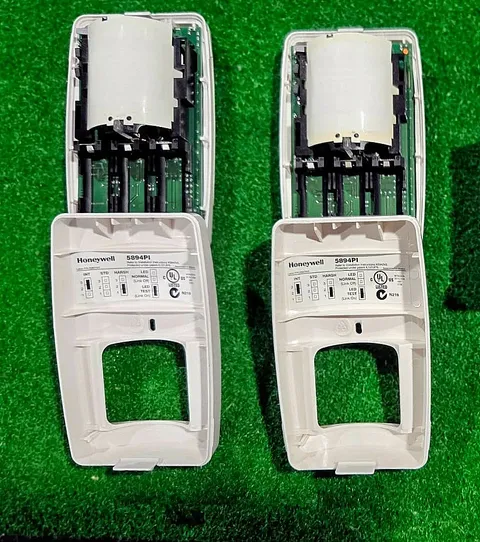 **(LOT 2 PCS) Honeywell 5894PI Wireless 80lb Pet-Immune PIR Motion Detector **