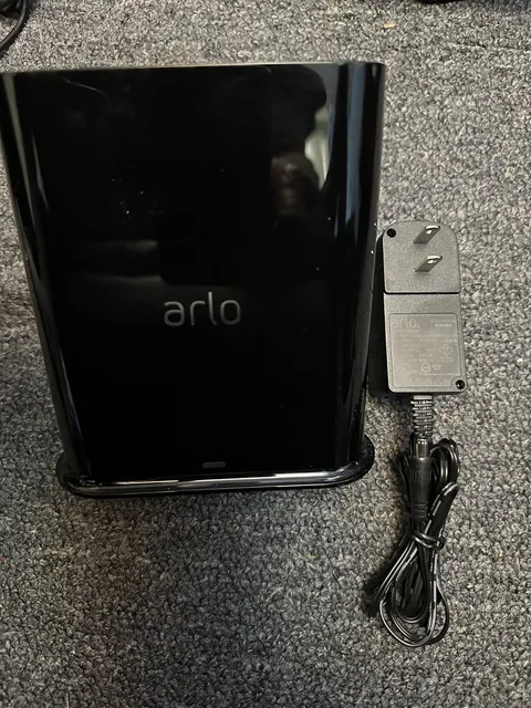 Arlo Ultra Smart Hub Connects Arlo Cameras to Wi-Fi, VMB5000B-100NAS - Black