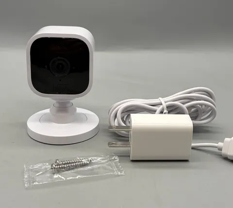 Blink Mini Compact Indoor Plug-in Smart Security Camera (BCM00300U) - Tested