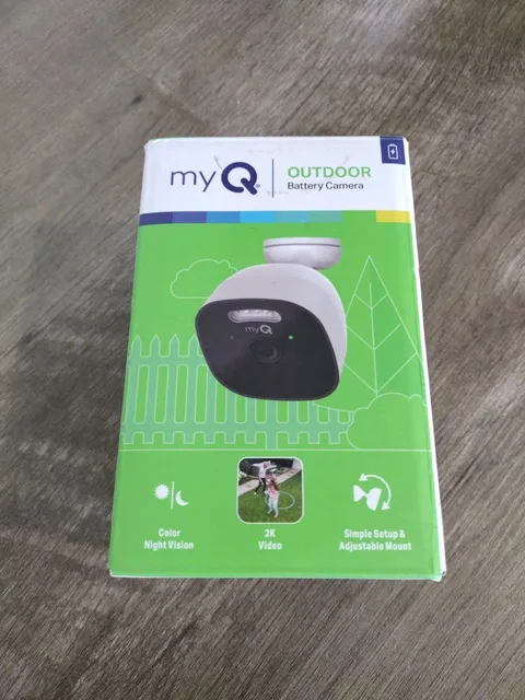 myQ Outdoor Battery Camera 2K Wi-Fi Wireless Outdoor Night Vision 2-Way Audio
