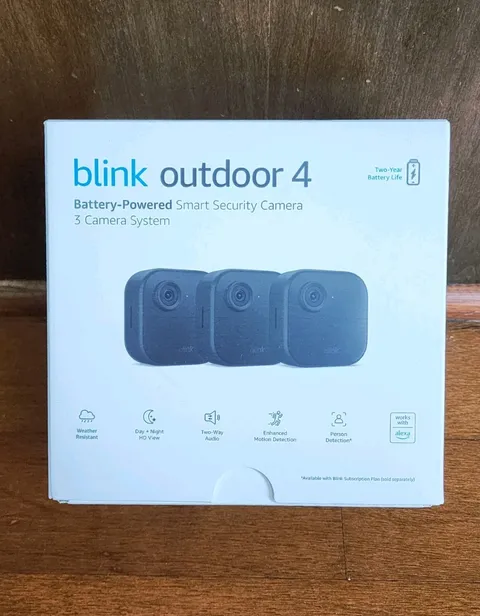 Blink Outdoor 4 - Battery-Powered Smart Security 3-Camera System