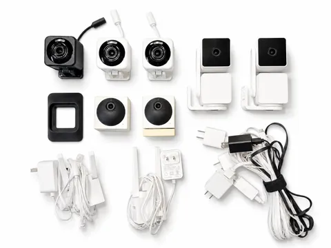 Lot of 7 Wyze Cam Pan v3s, Cam v4s, Cam Outoors & Cables, WiFi Security Cameras