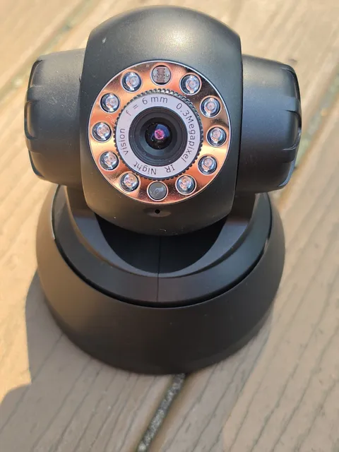 HOOTOO HT-IP206 P2P Wireless HD Pan/Tilt IP Security Camera, black. Untested