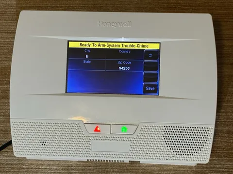 Honeywell Lynx Touch Screen L5200 Self Contained Control Panel  Security Sensor