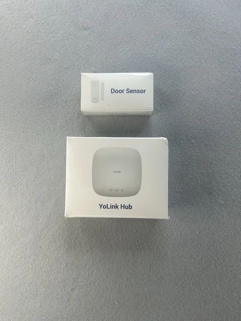 YoLink Smart Hub YS1603-UC & Wireless Door Sensor YS7704-UC Kit White