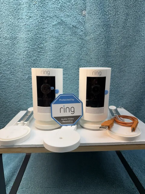 Ring Stick Up Camara  Wireless Outdoor/Indoor White 2-Pack No Batteries/charger