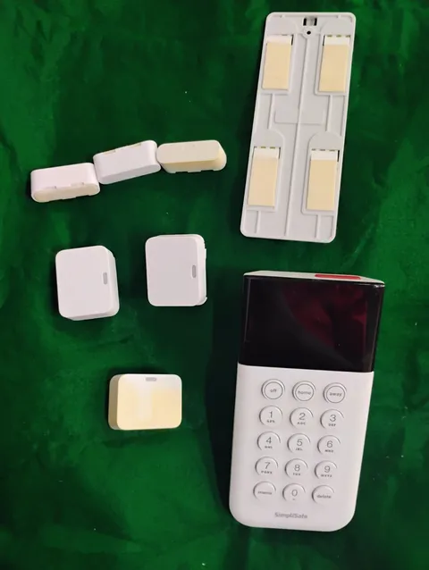 SimpliSafe Wireless Home Alarm Keypad SSKP3 with 3 Entry/Door Sensors