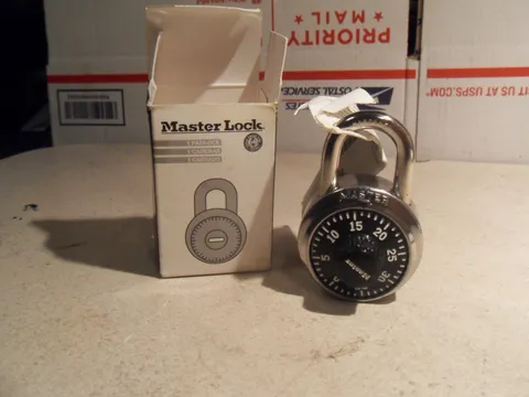 Vintage Master Lock #1525 Milwaukee WI Combination Padlock Complete in Box