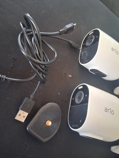 2 ARLO SPOTLIGHT CAMERAS PARTS ONLY SURVEILLANCE SECURITY OUTDOOR INDOOR WHITE