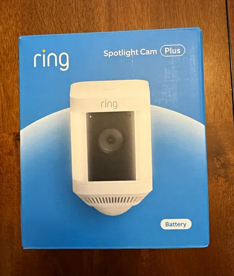 Ring Spotlight Cam Plus Battery Wi-Fi IP 1080p Indoor/Outdoor White Camera