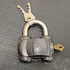 Padlock USSR Technology in the Shape of a Car NEW. Video