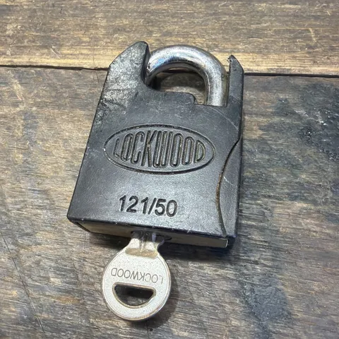 Lockwood 121/50 Brass Padlock Plastic Cover Used