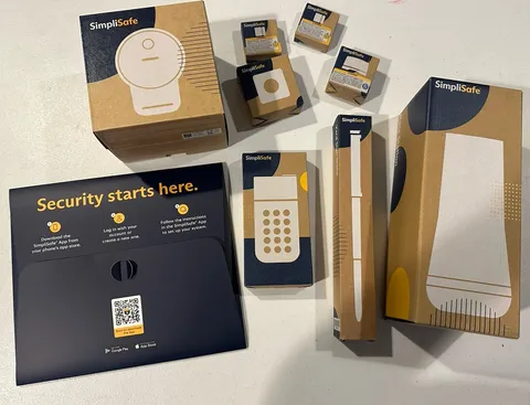 SimpliSafe Outdoor Security Camera Series 2 System Lot, Base Station/Accessories