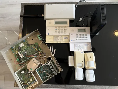 ADT Safewatch Pro 3000 Lot  ADT Pulse Gateway Garage Smartphone Security System
