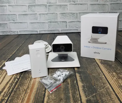 Xfinity XCAM2 SCHC2AEW HD Indoor Outdoor Security Camera with Adapter OPEN BOX