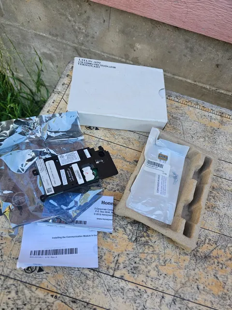 Honeywell LTEL5V-ADT LTE Communicator Connects Lynx Touch L5100 to ADT - Verizon