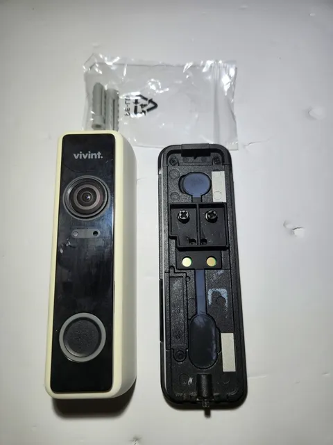 Vivint doorbell camera pro Gen 1 - VS-DBC300-WHT  Tested Works