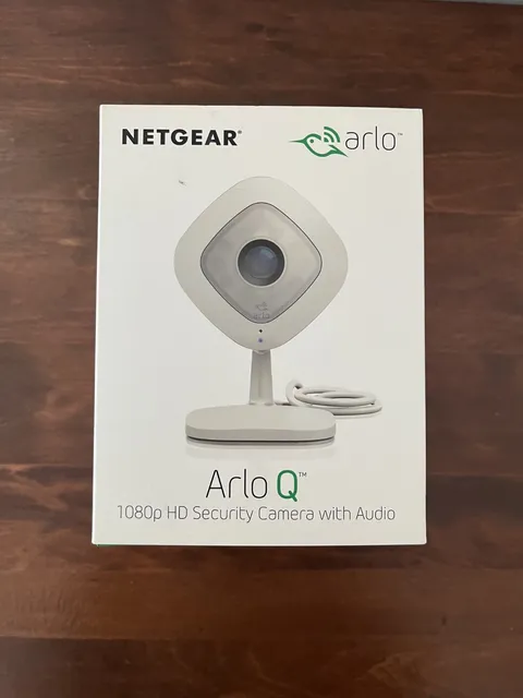 Arlo Q VMC3040-100NAS 1080p HD Wireless Security Camera With Speaker/Microphone