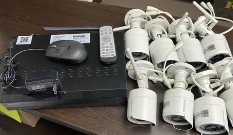 SAMSUNG SNR-7320 VIDEO RECORDER (8) SNC-79440 SPEAKERS,MOUSE REMOTE