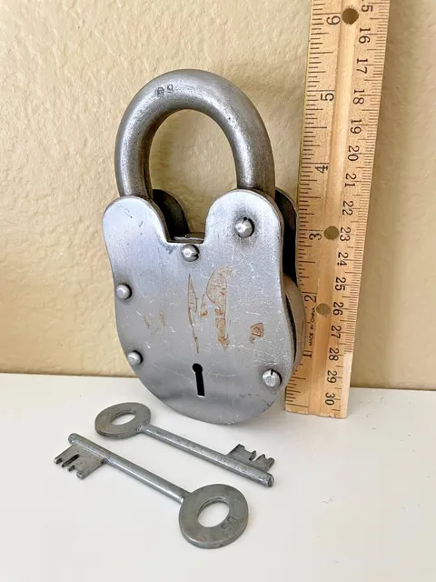 Padlock Cast Iron w/Chrome Rustic Finish Extra Large w/2 Keys Really Works